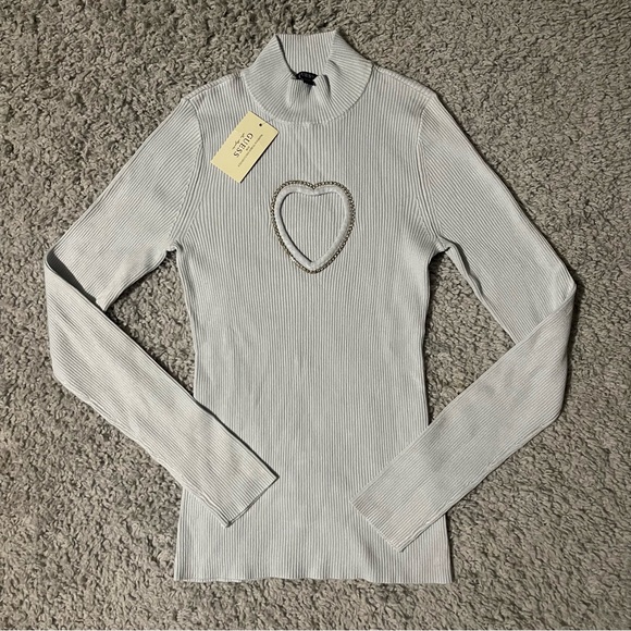 Guess Silver Ribbed Top with Heart Accent - Picture 1 of 6